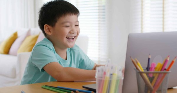 Welche spezifischen Herausforderungen gibt es bei der Entwicklung von E-Learning-Kursen für Techniker?